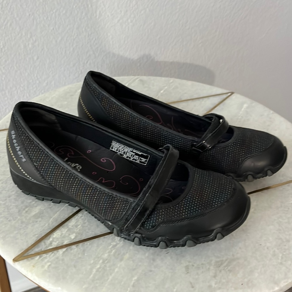 Sketchers woman’s shoes size.6.5